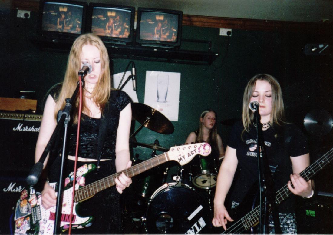 18-9-03-grp3.jpg